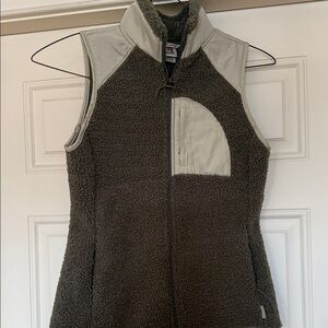 Women's Sherpa Fleece Vest - Olive and Cream